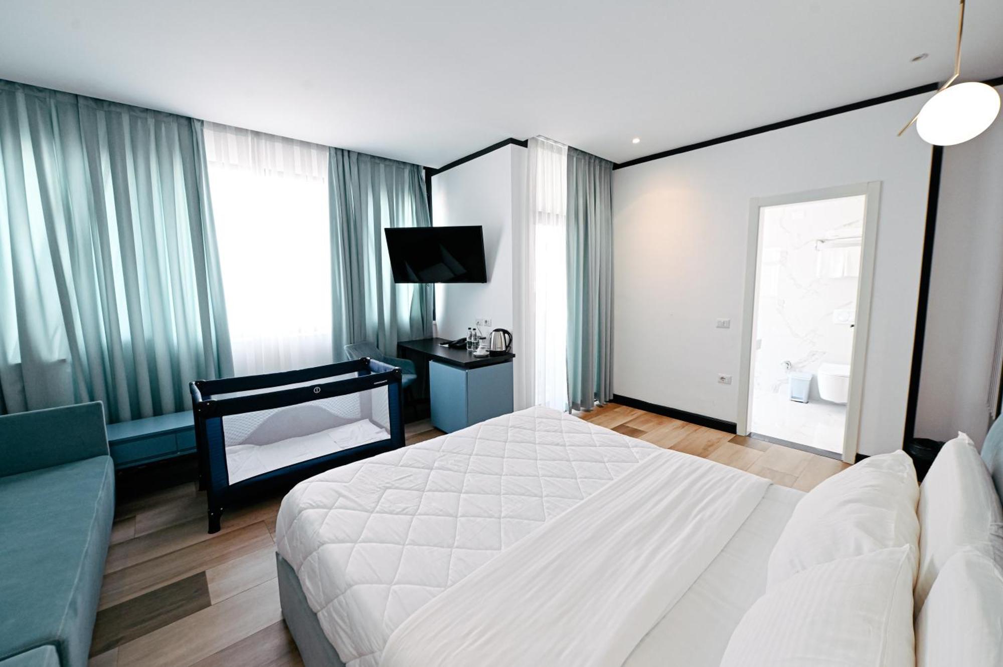 Royal G Max 5* Golem (Tirana)
