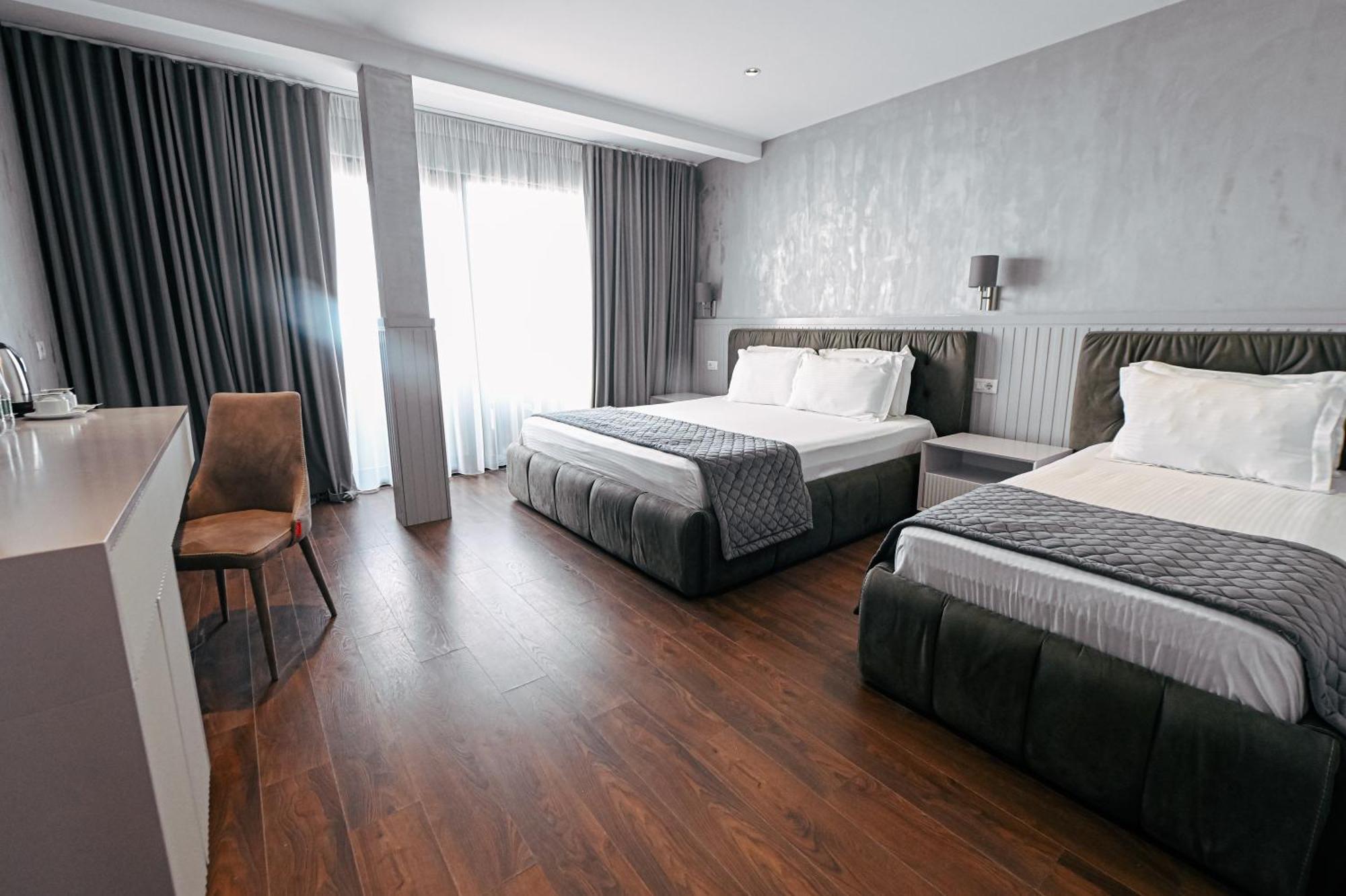 Royal G Max Hotel Golem (Tirana)