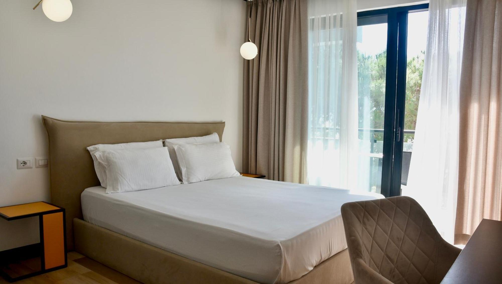 Royal G Max 5* Golem (Tirana)